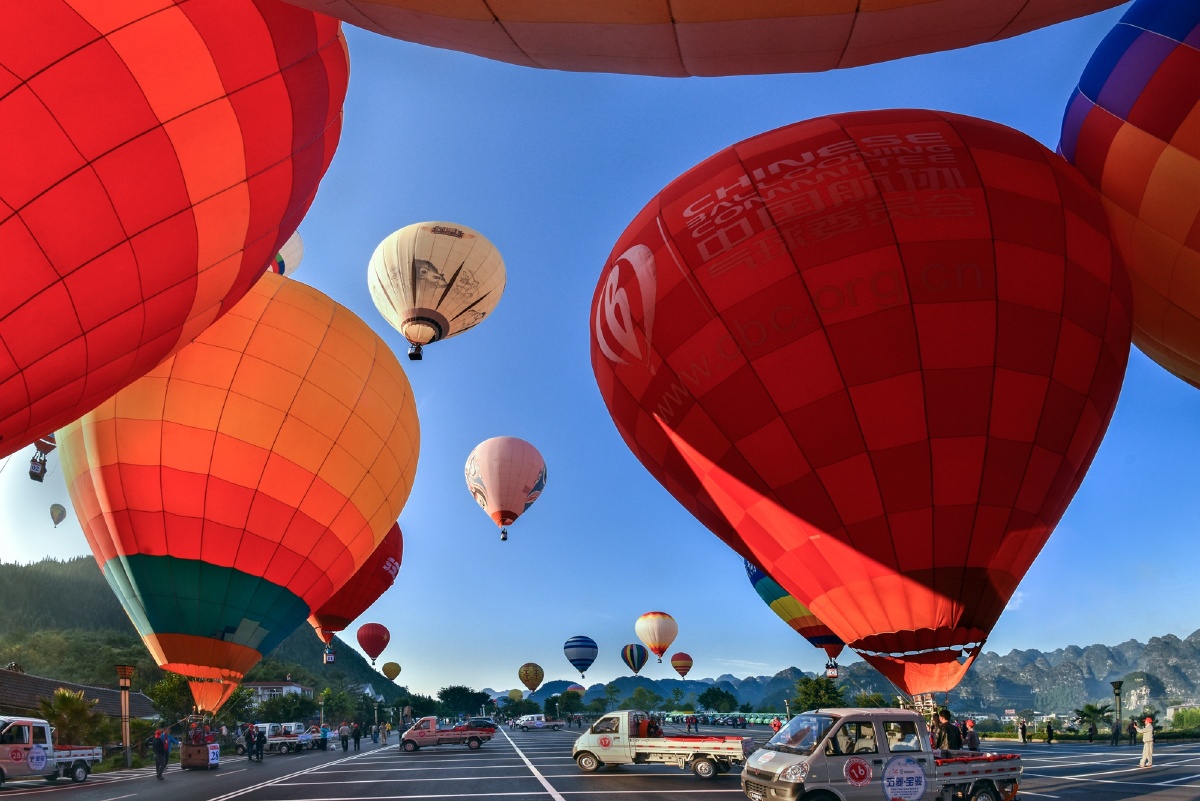 热气球穿越万峰林