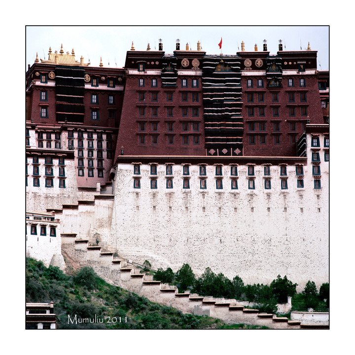 布宫<br />
任何角度都被拍烂了吧，来张局部！