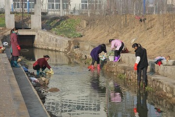 湖边