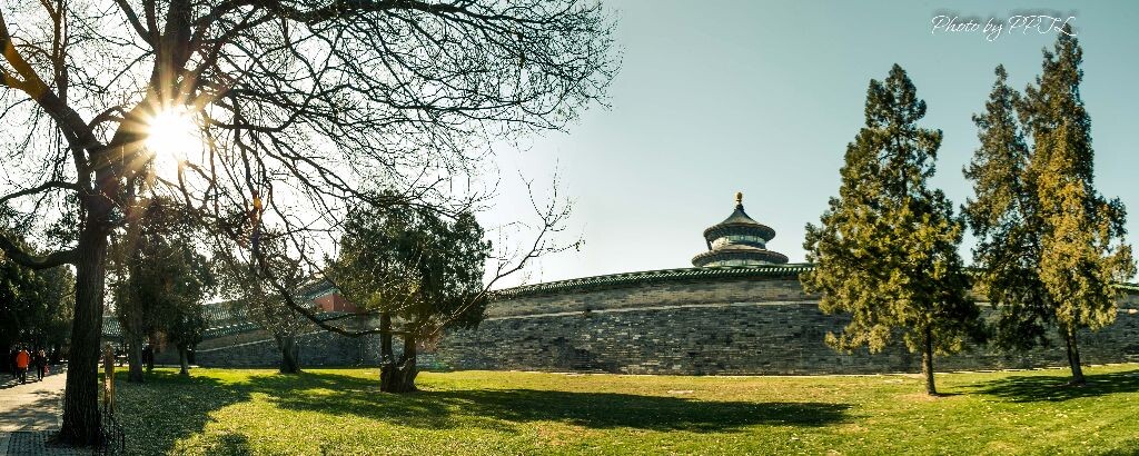 墙外的坛依然庄严宏伟，天坛很多景可以拍，真的是个摄影者的宝藏，记住“身边就是美景”随时随地可以去发现，去记录~计划再去几次~拍雪景~~