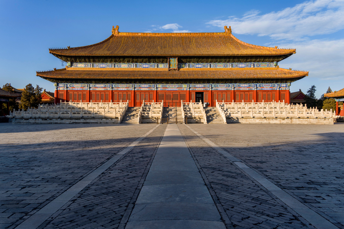 北京蓝天白云下的太庙享殿