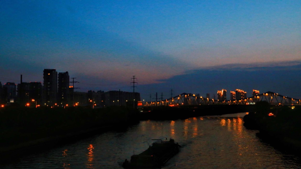 龙城(常州)夜景之京杭运河龙城大桥段