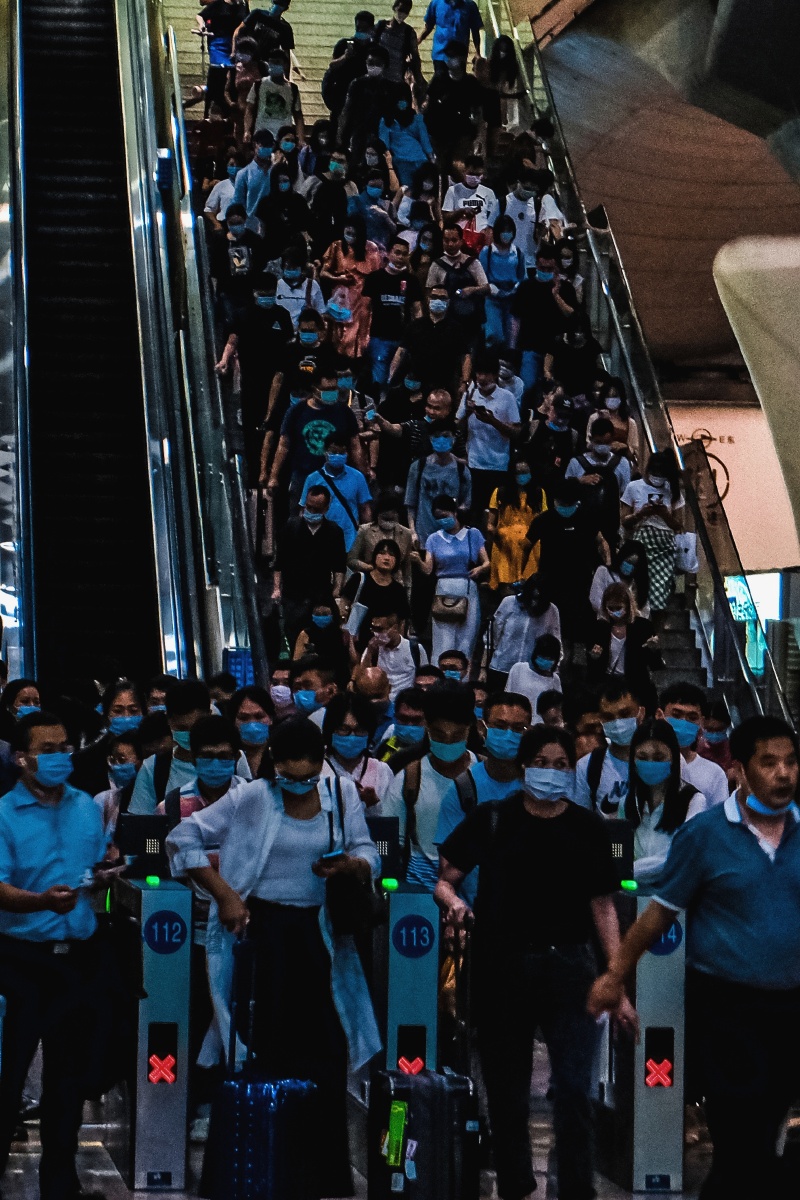 人山人海拥挤非凡为了几分银两忙碌生活