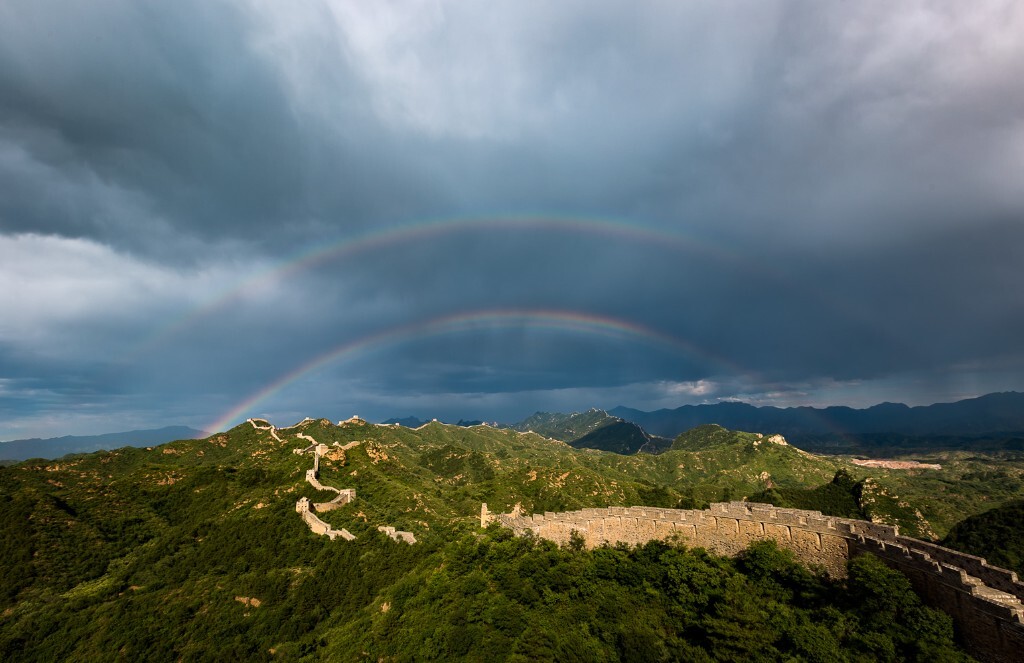 去金山岭偶遇双彩虹，真像一座绚丽的天桥。