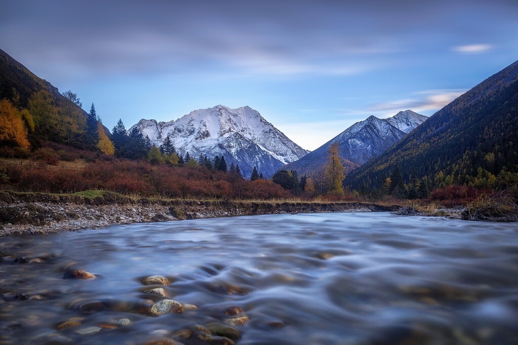 本来计划去雅拉雪山拍银河的，到地方后发现方向不对，到此一游总得来一张。