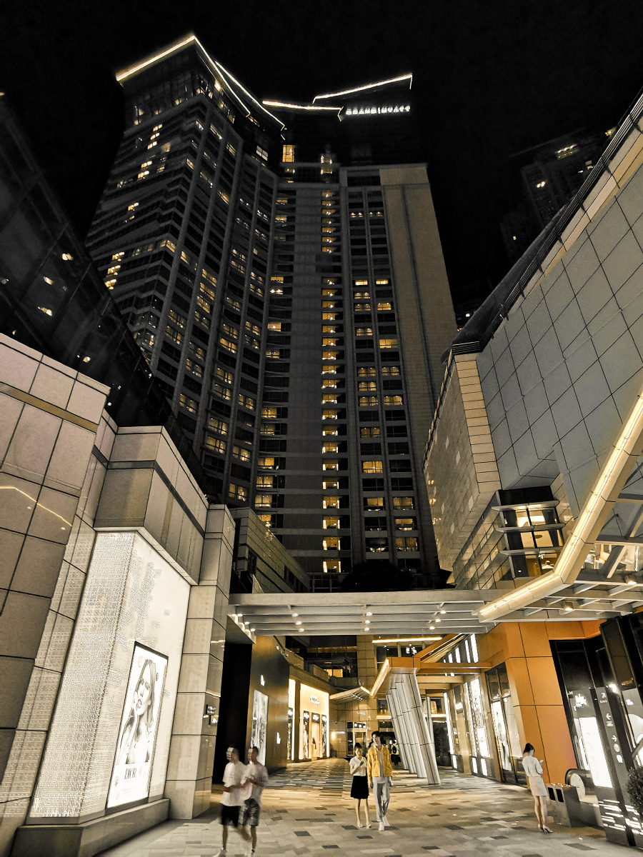 黑金万象城摄自p30pro夜景模式