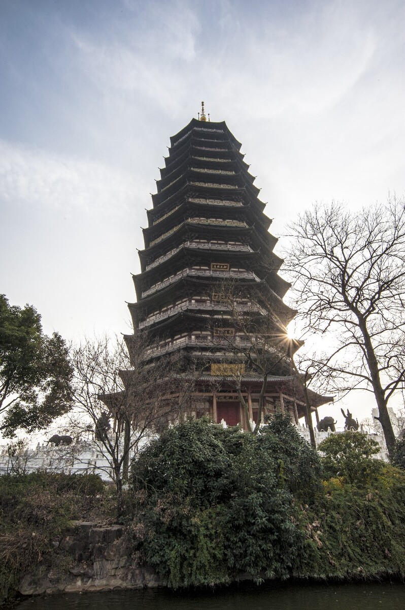 通天之塔<br />
肃穆之威