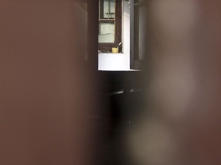 门缝里