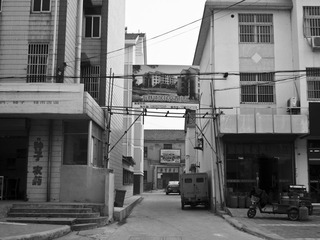 小学变养老院再变安置房。