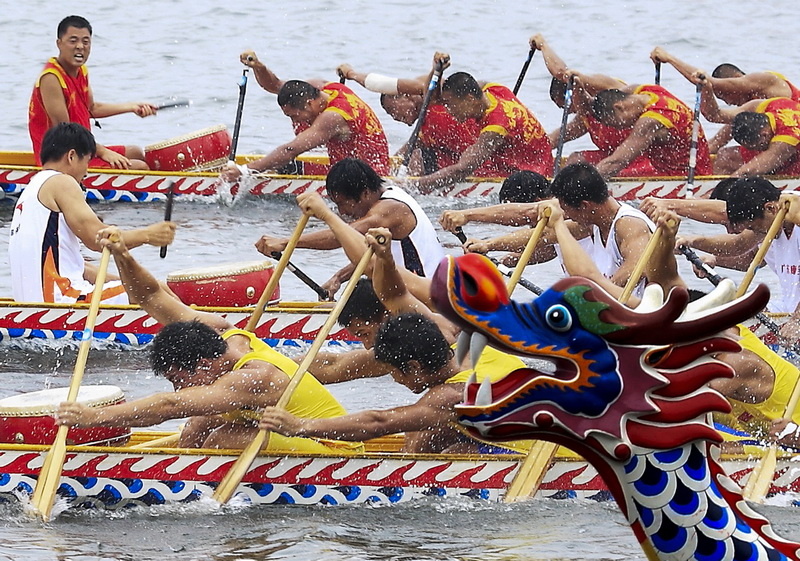 《龙的传人》(组照5) br /> 龙舟竞渡