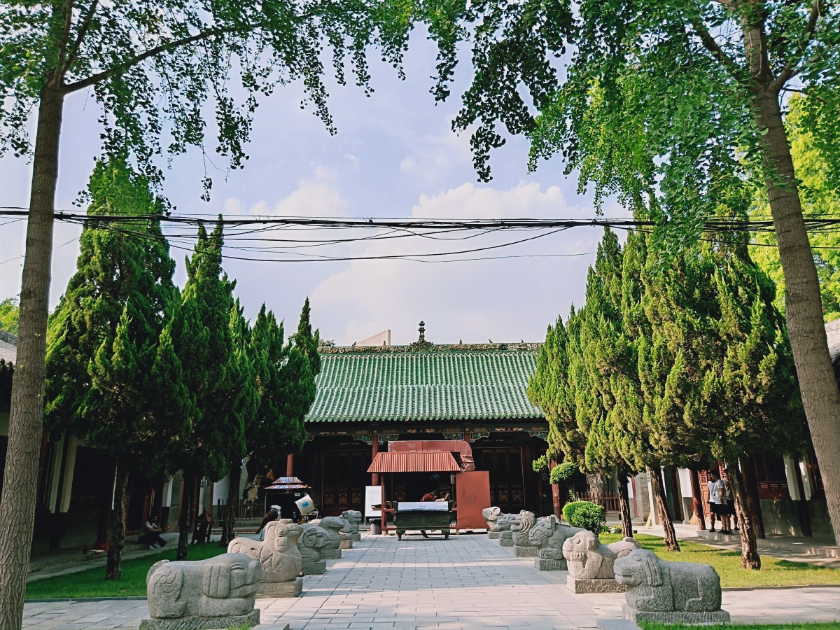 拍摄于郑州城隍庙主殿