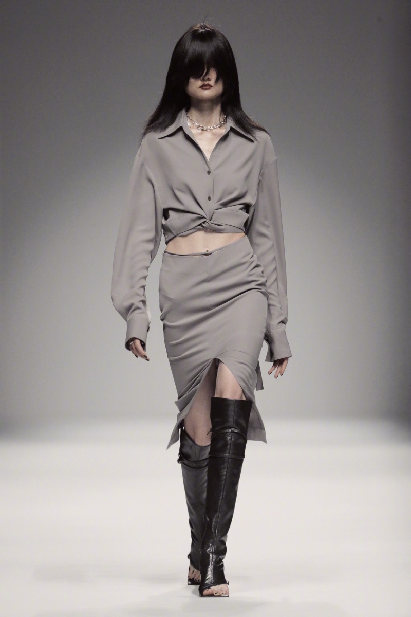 上海时装周##芭莎带你看时装周# yoeyyou 2020春夏系列以"last