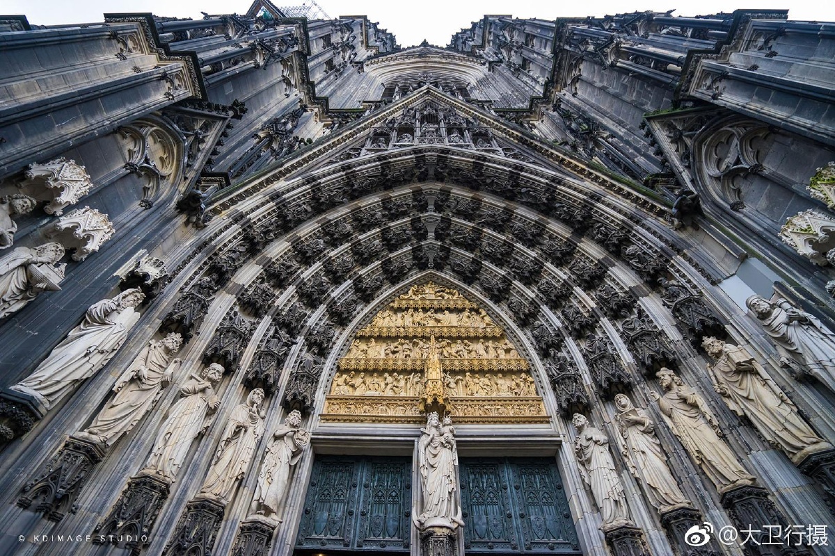 要拍全景可以在莱茵河对岸的霍亨索伦桥桥边机位拍摄; 1.