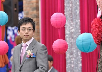 帅气的男主角和戒指