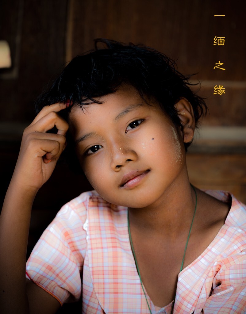 眼神：你不经意的抬望眼，让我记住了你的眼神。
