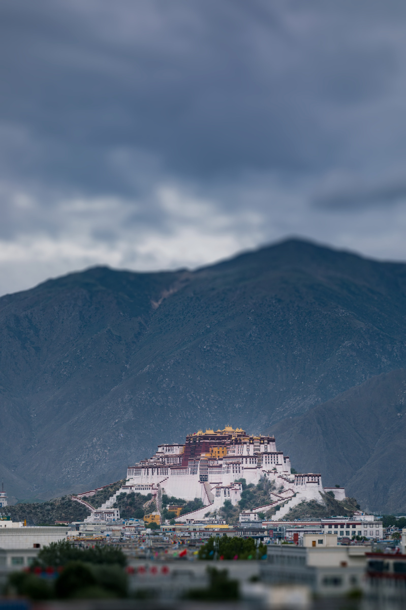 远眺布达拉宫