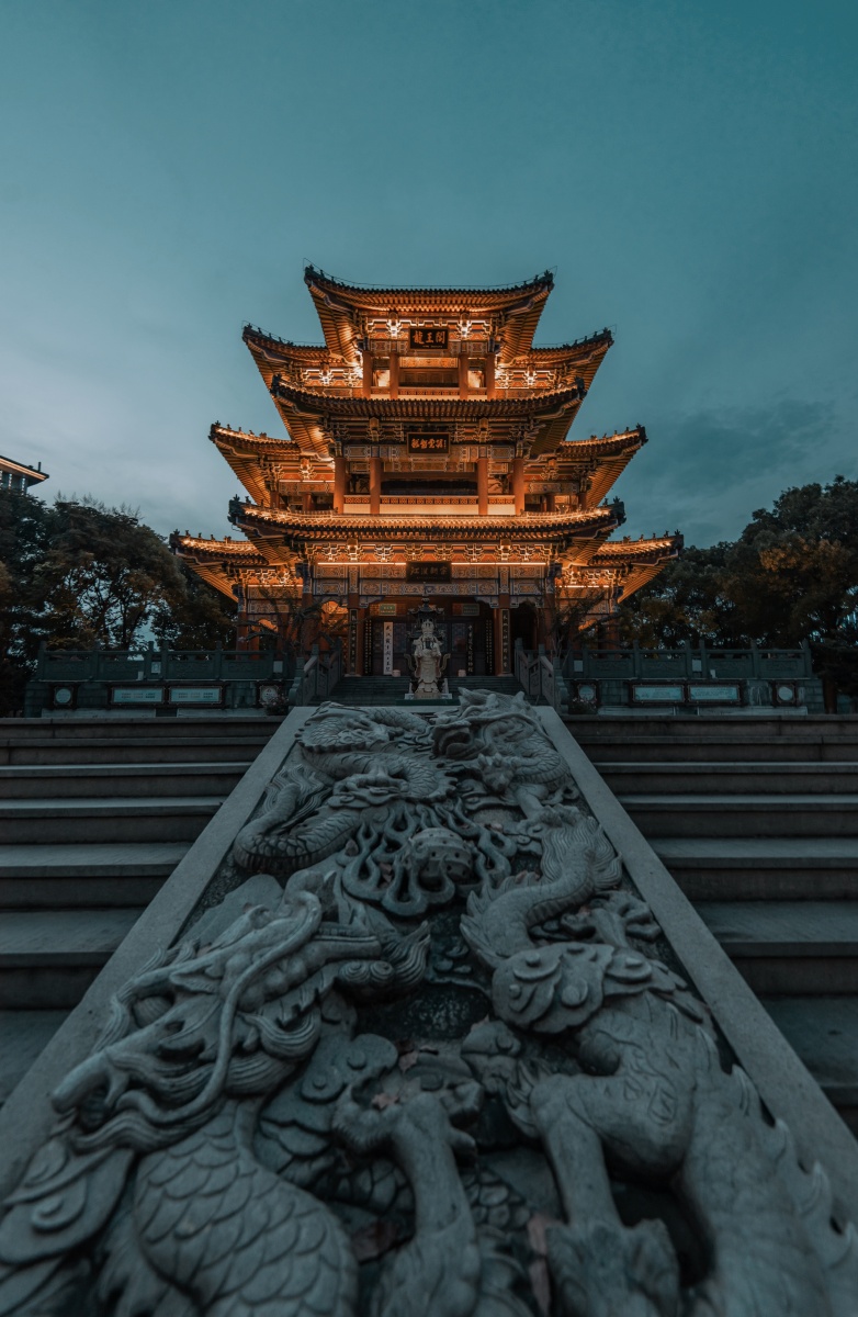 龙跳天门虎卧凤阁