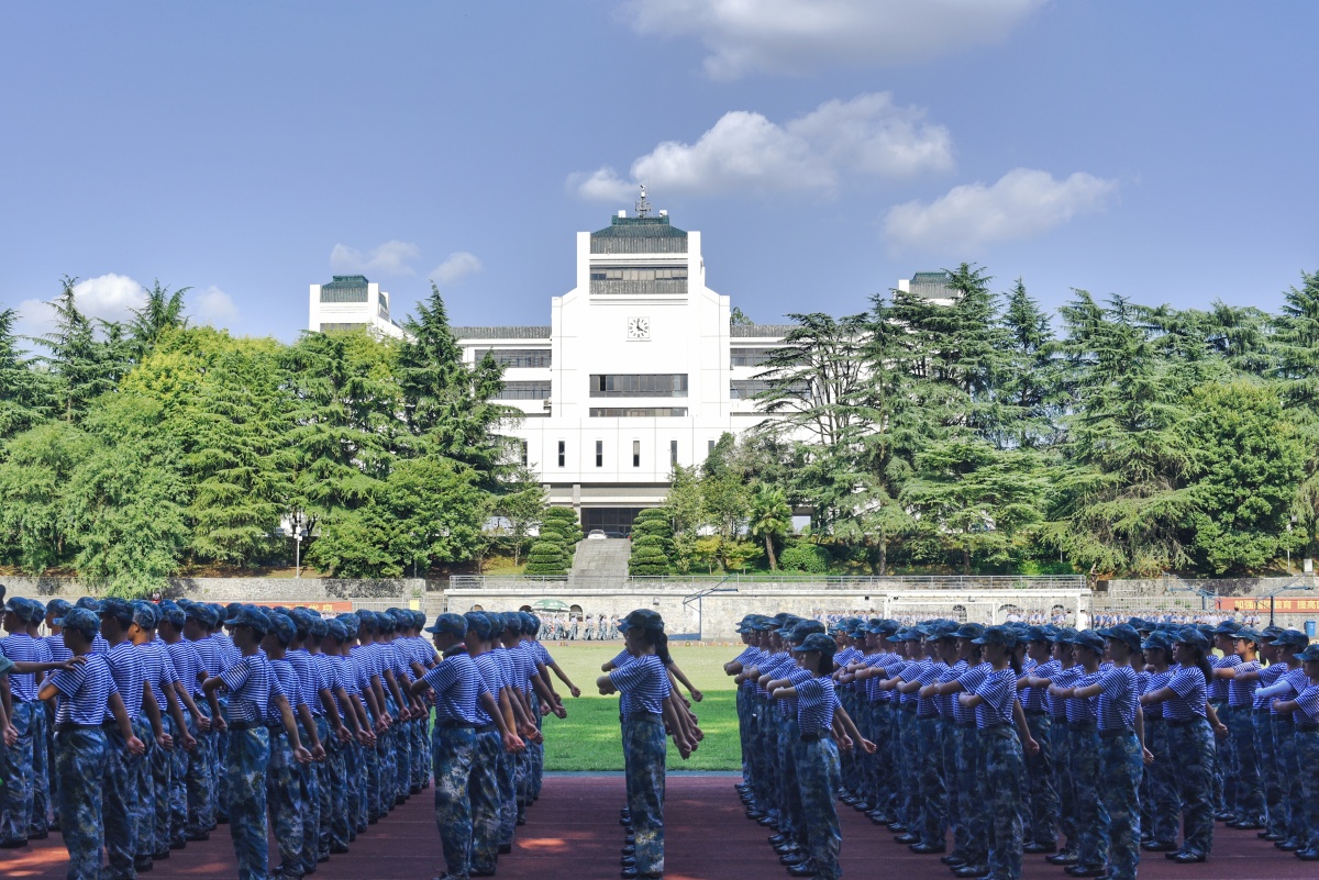武大军训