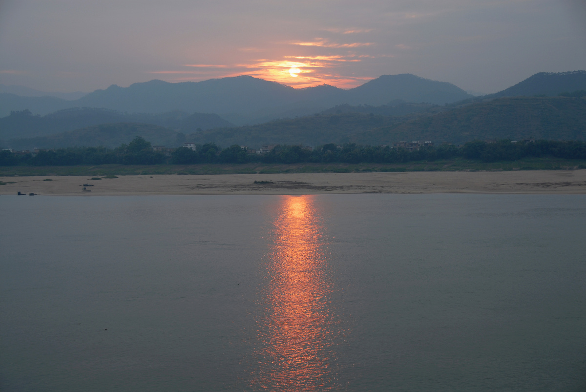 西江,广东肇庆至广西梧州河段.