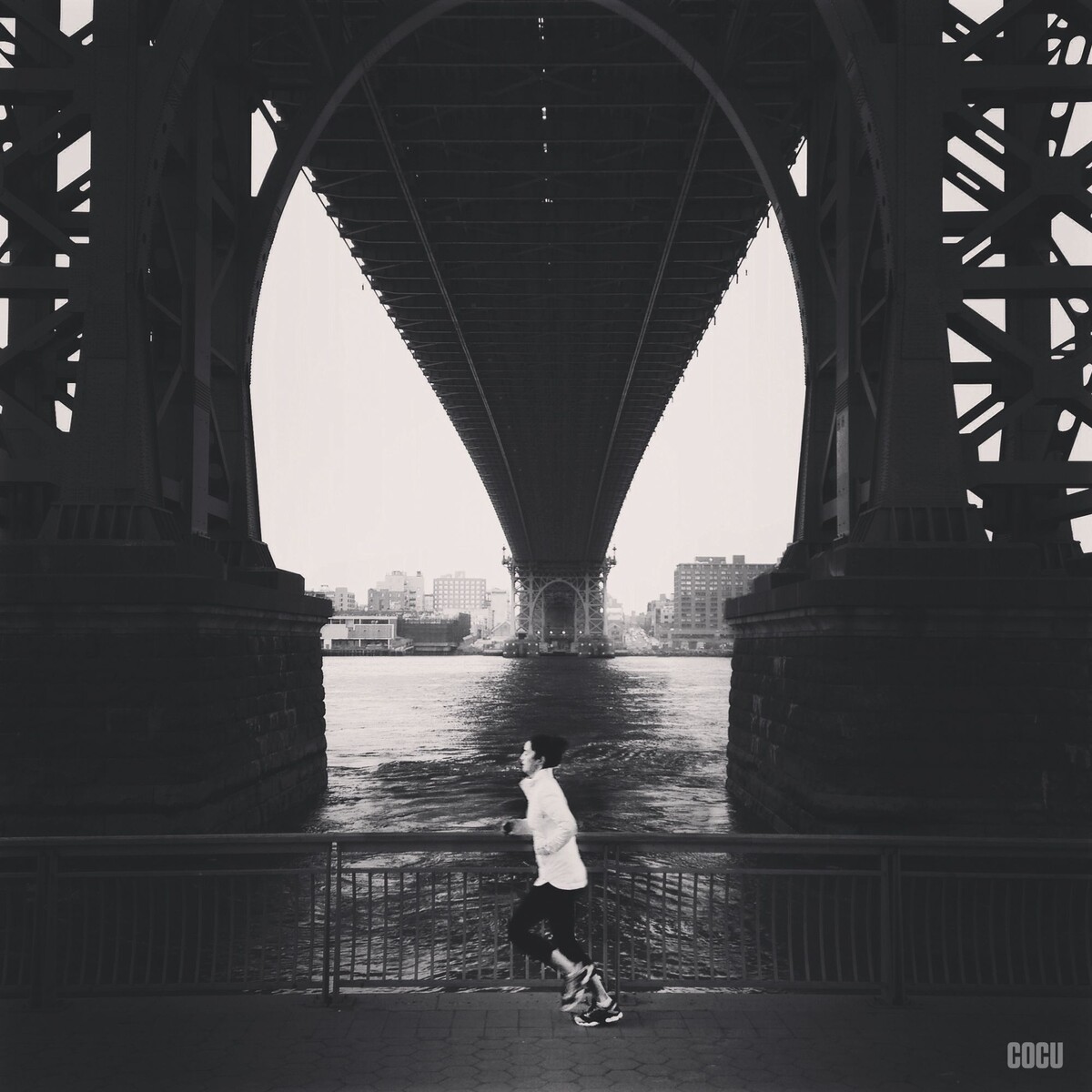 Williamsburg bridge. - USA. New York City. East river running path. | Ins: cocu_liu