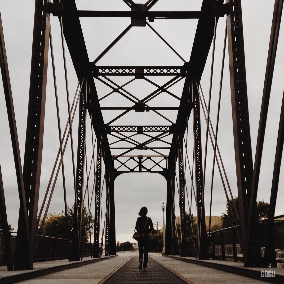 North Avenue railroad bridge. - USA. Chicago. River north. | Ins: cocu_liu