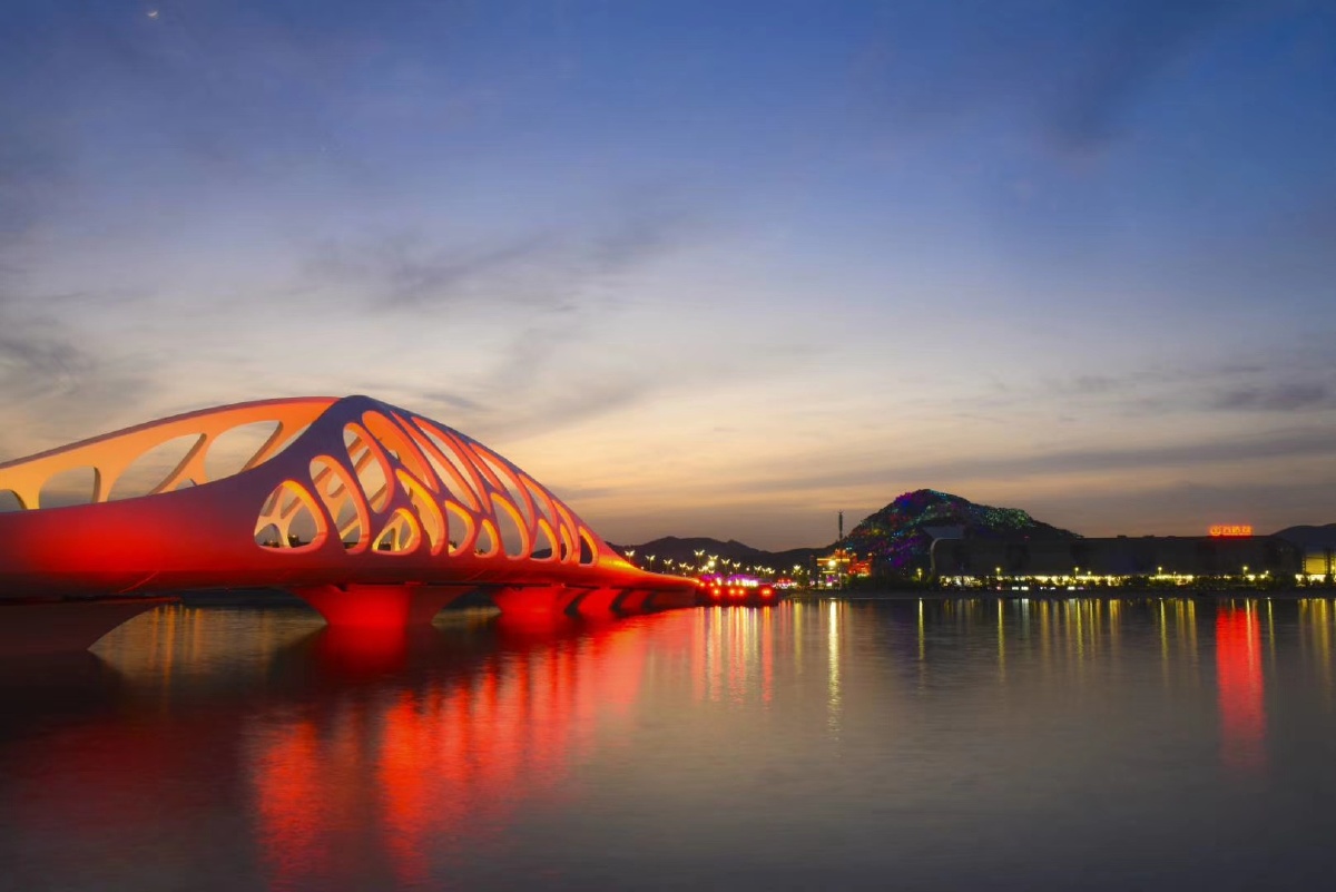 珊瑚贝桥现在是青岛的坐标之一吸引摄影人前往