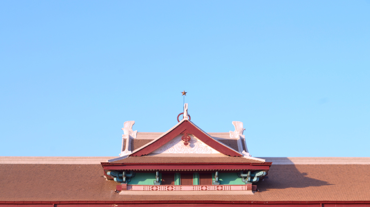 天津大学九号教学楼,这是天大最具代表性建筑之一,屋顶的的每一笔勾勒