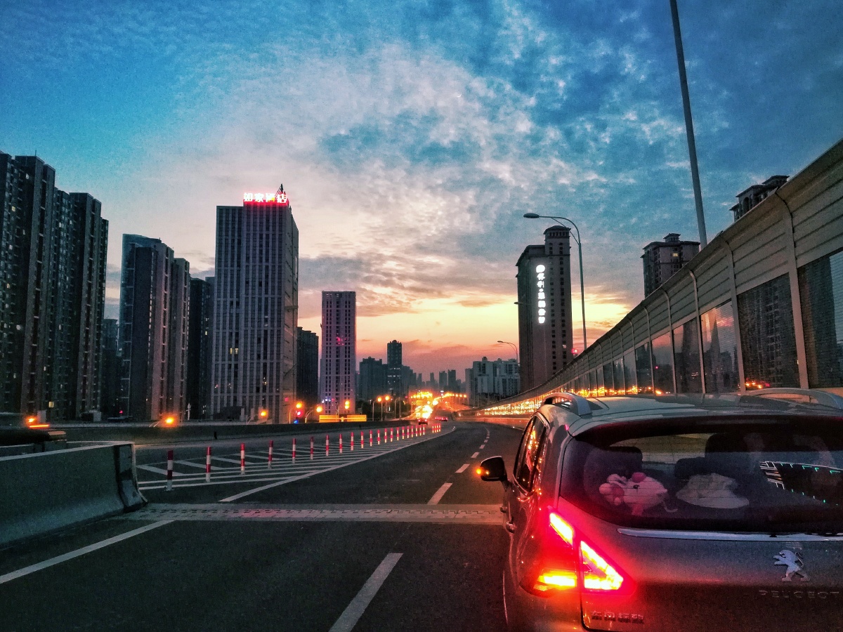 下班路上,忍不住用手机记录这一刻