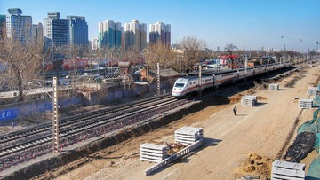 400218