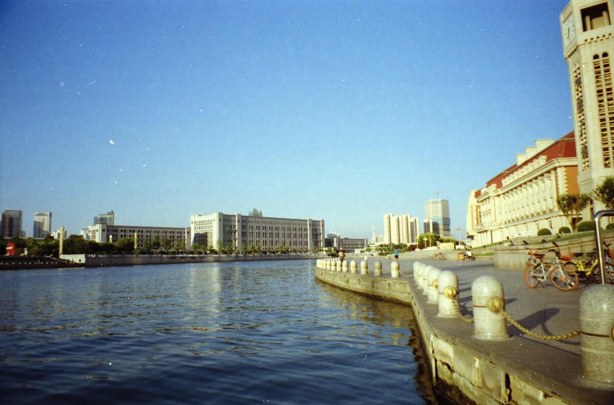 海河岸边