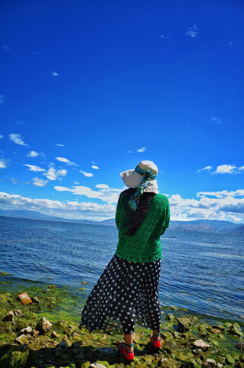洱海边的她!