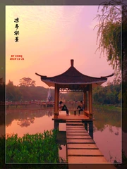 凉亭湖景读书人