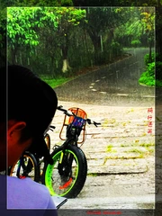 骑行遇雨