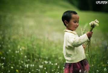 甘孜的藏族小孩~~F1.0必须全开