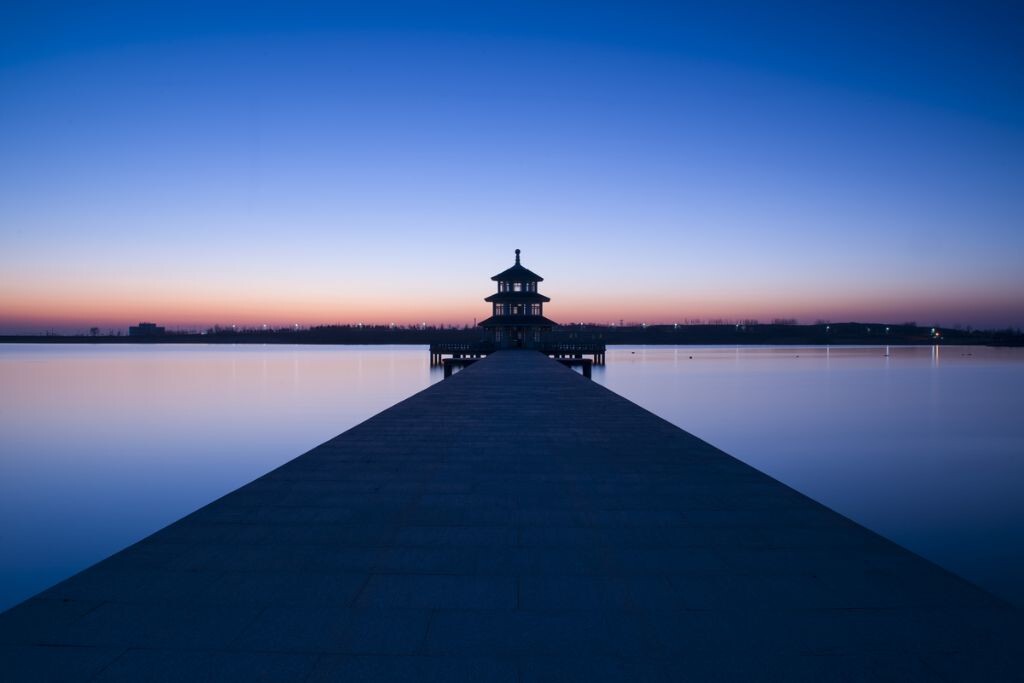 夕阳下的栈桥
