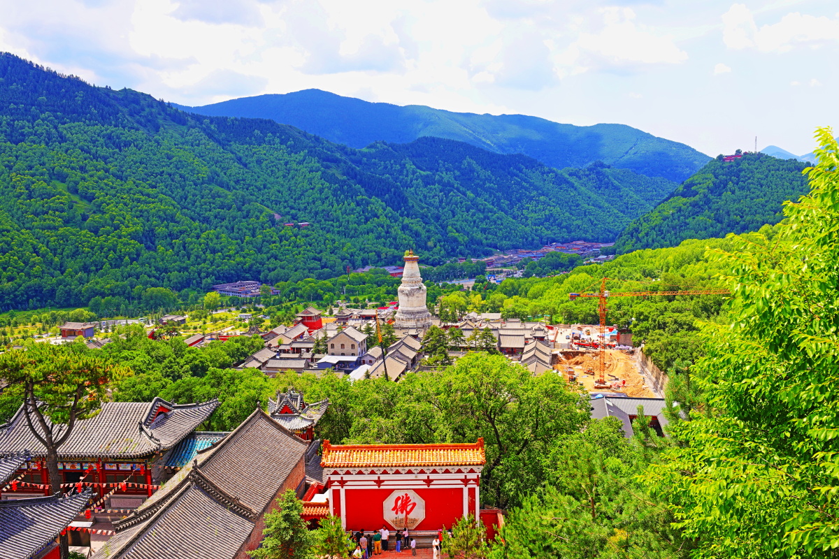 山西五台山菩萨顶万佛阁塔院寺大文殊寺黛螺顶环穿全程56公里海拔最高