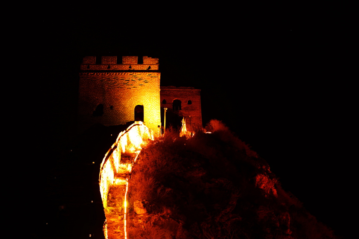 北京密云古北口水镇拍摄的司马台长城夜景