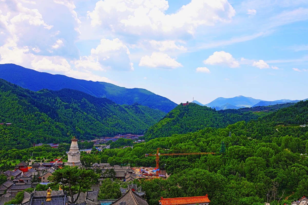 山西五台山菩萨顶万佛阁塔院寺大文殊寺黛螺顶环穿全程56公里海拔最高