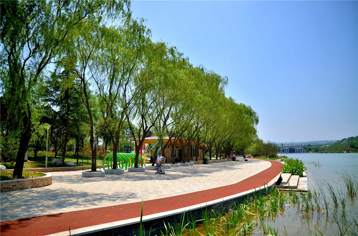 雁鸣湖湿地公园即景