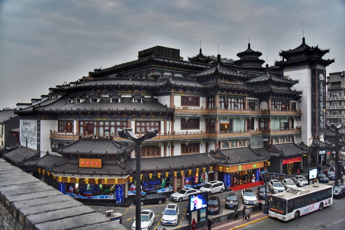 四方城下摄于西安古城墙永宁门