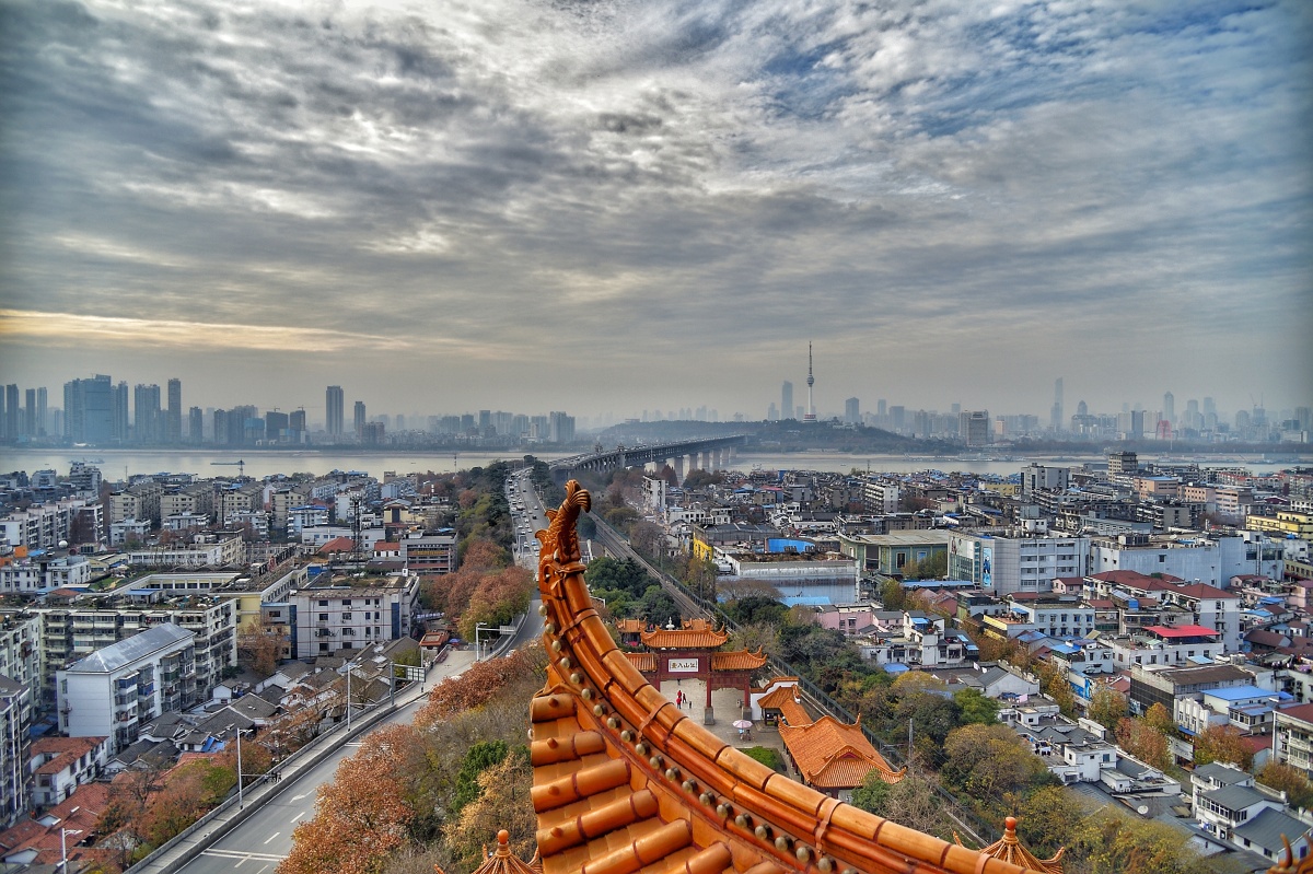 黄鹤楼上鸟瞰武汉摄于2017年