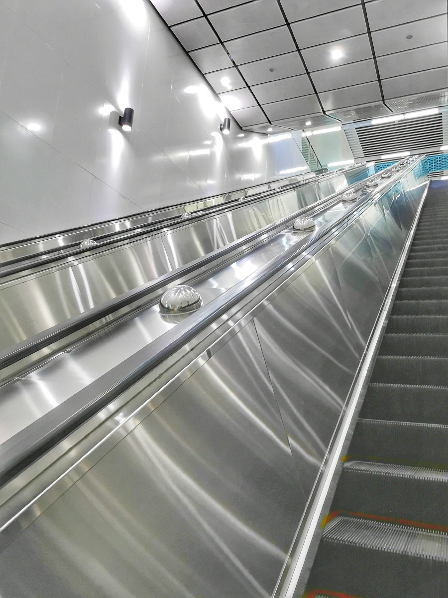 地铁扶梯