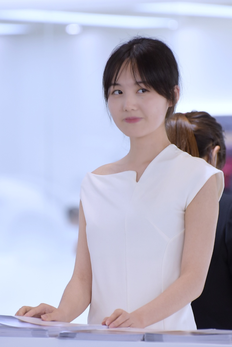 西安车展2021,清纯的前台美女小姐姐 - 纺织城游民