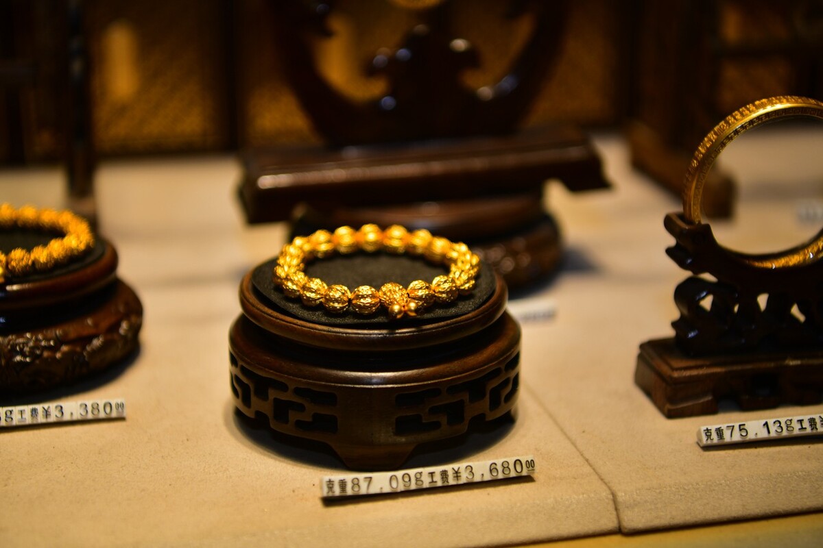 中国有哪些值钱藏品,未来最有价值的现代艺术品是玉雕和石雕