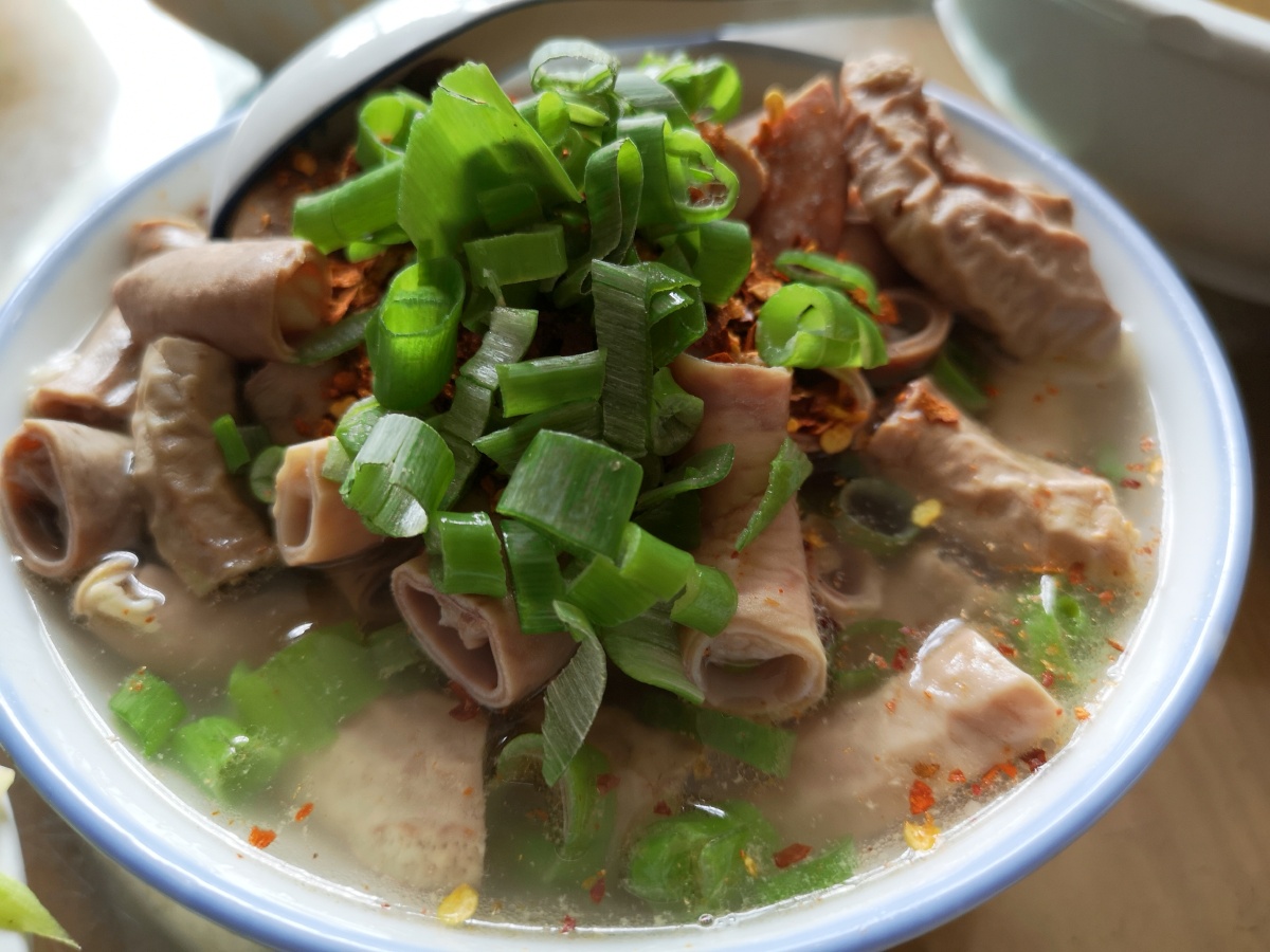 宜良古城地方猪八碗