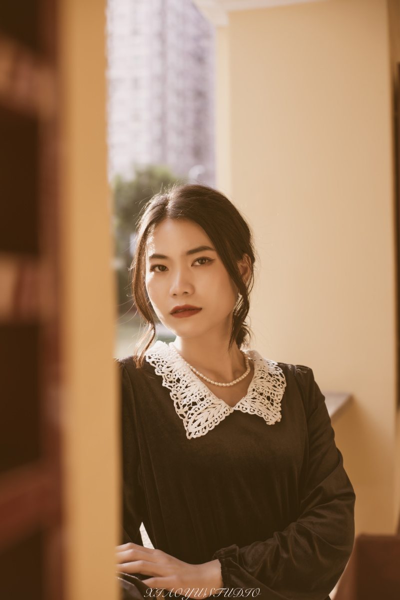 摄影师小江修图小鱼模特小凌一组来自大帅元府的写真色调是向复古偏的