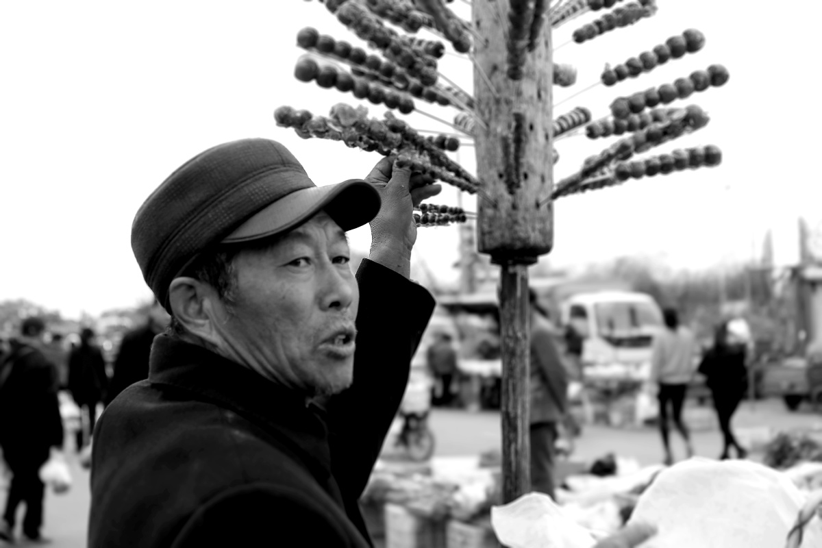 卖糖葫芦的老人