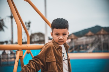 1371635