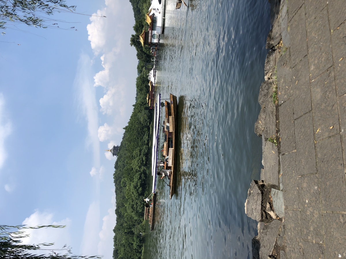 西湖##手机摄影# 拍的一言难尽.