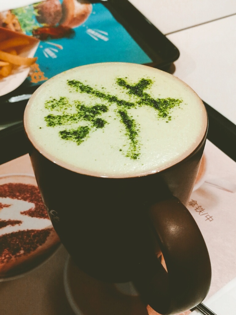 抹绿奶茶